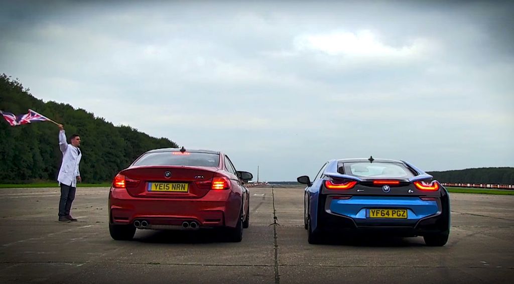 BMW-M4-vs-BMW-i8-Race-Circuit