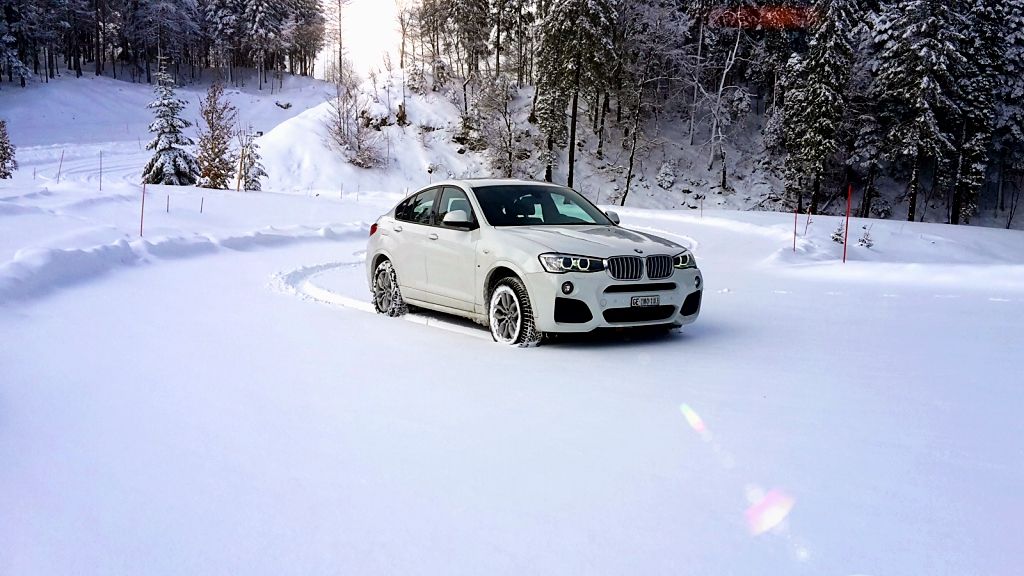 BMW-X4-Neige