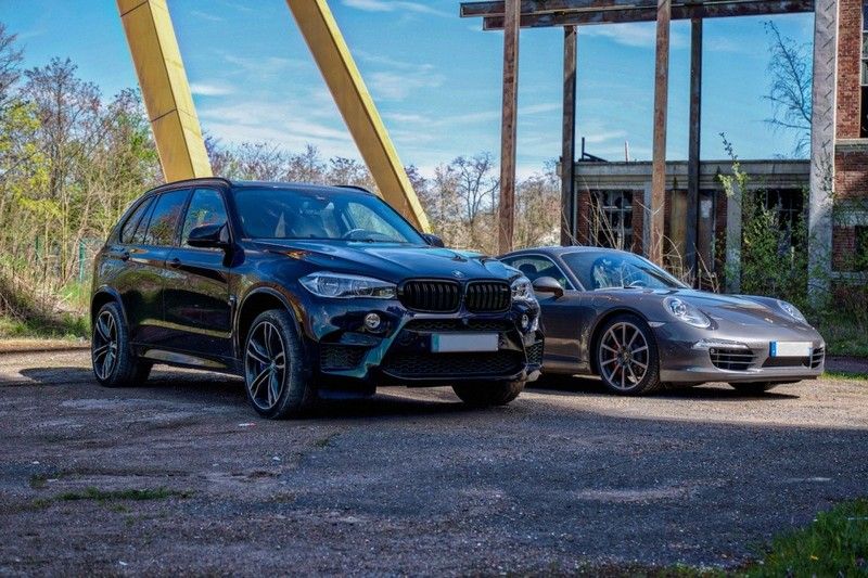BMW-X5-M-2016-Porsche 911