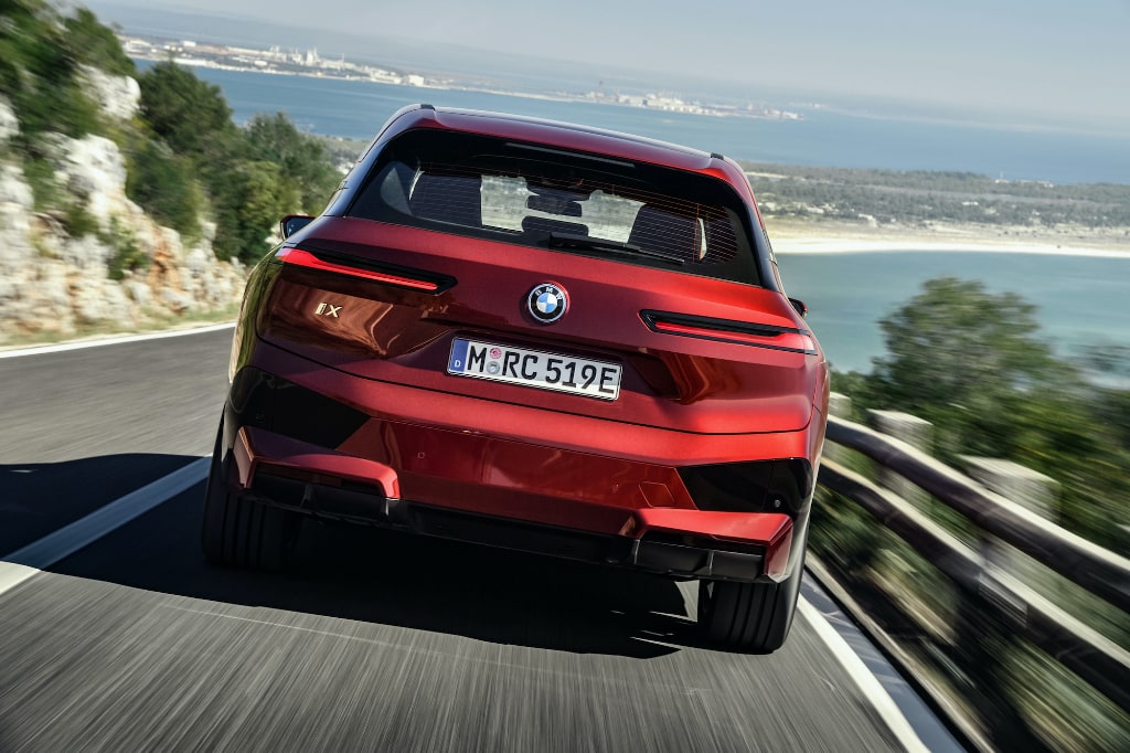BMW iX electrique 2021 Production Usine Red Rouge -2