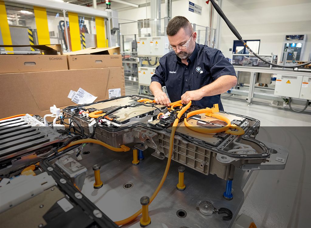 Production-usine-batteries-BMW-hybrides-2019