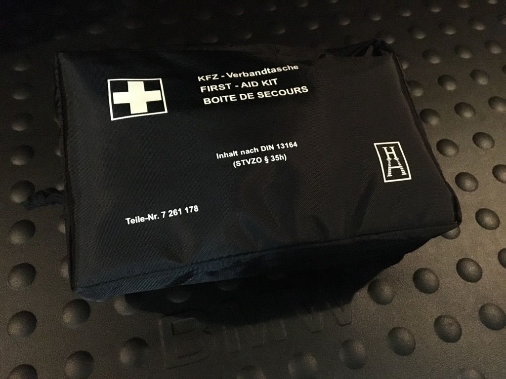 trousse-de-secours-bmw